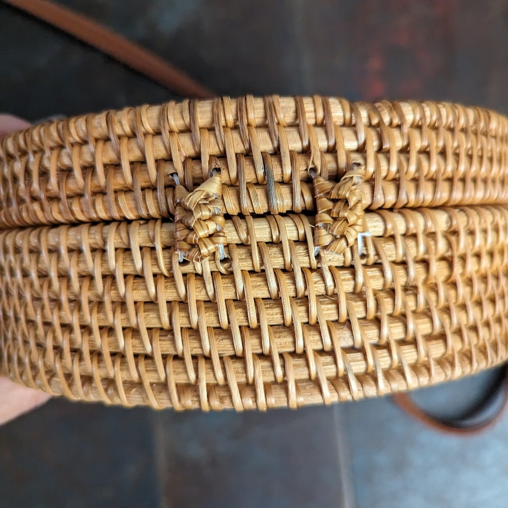 Round Rattan Crossbody Purse - Picture 4 of 6